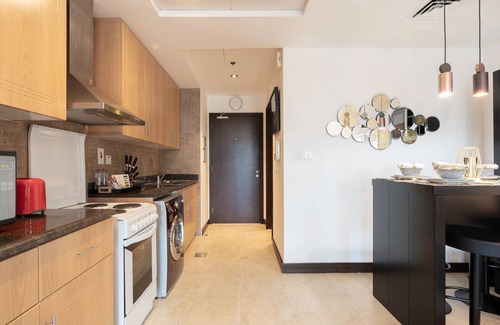 Jumeirah Lake Towers Apartment | GuestReady Holiday Homes - Lux Studio with a View