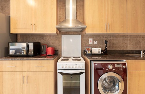 Jumeirah Lake Towers Apartment | GuestReady Holiday Homes - Lux Studio with a View