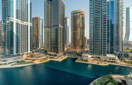 Jumeirah Lake Towers Apartment | GuestReady - Magnificent stay with lake view