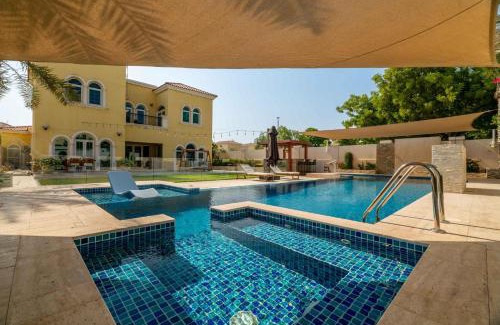 Jumeirah Park Apartment | GuestReady - Peaceful Garden Villa l Pool & BBQ