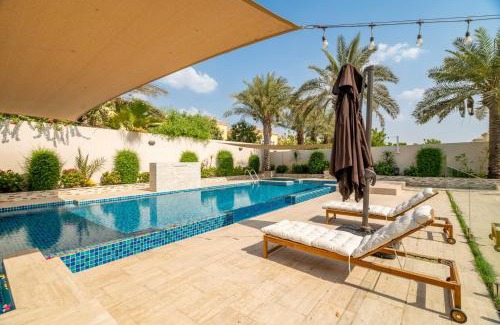Jumeirah Park Apartment | GuestReady - Peaceful Garden Villa l Pool & BBQ