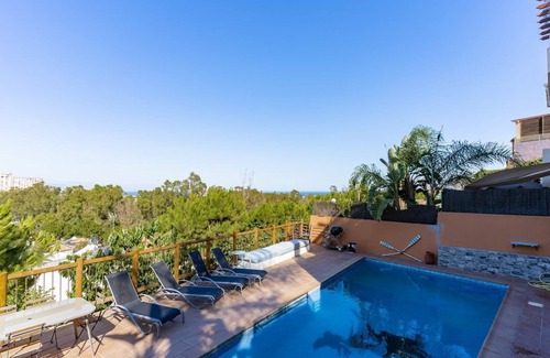 Torremolinos Ski Chalet | GuestReady - Poolside Paradise in the Suburbs 2