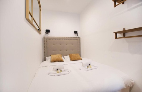 Quartier de la Porte-Saint-Denis Apartment | GuestReady - Studio with Jacuzzi in the 10 th