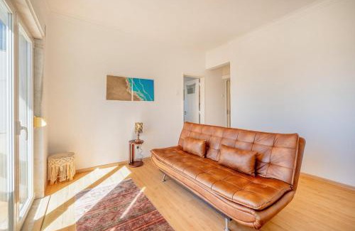 Linda-a-Velha Apartment | GuestReady - Tranquil Algés Getaway