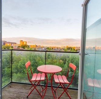 Dublin Apartment | GuestReady - Vibrant Apartment in Dolphins Barn