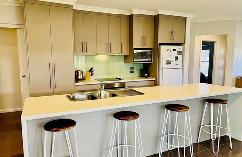 Waterhouse House | Guichen Villa 3 - Wi-Fi, Pets welcome outside