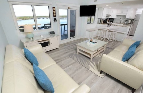 Sunnyside Condo | Gulf- AND Lake-front balconies at beach resort