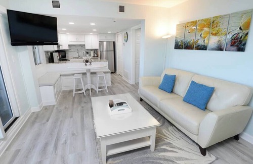Sunnyside Condo | Gulf- AND Lake-front balconies at beach resort