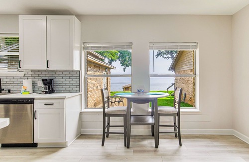 Gulf Breeze House | Gulf Breeze 1BR Bayfront Sleeps 4