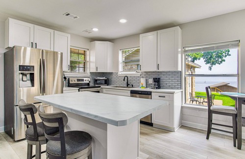 Gulf Breeze House | Gulf Breeze 1BR Bayfront Sleeps 4