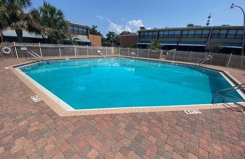 Pensacola Apartment | Gulf Breeze Condo w Pool Access!