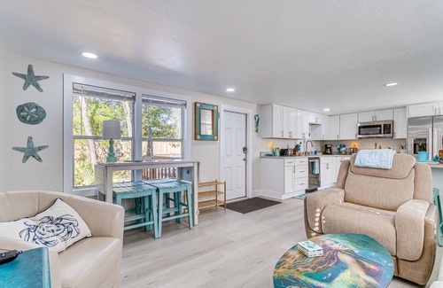 Gulf Breeze House | Gulf Breeze Home w/Deck: Walk to Public Boat Ramp