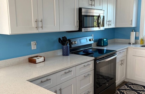 Englewood House | Gulf Breeze Retreat.Steps to the Beach, Gulf Breezes Await & Stunning Sunsets!