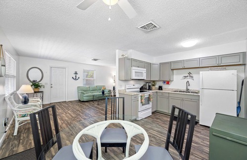 Indian Rocks Beach House | Gulf Breeze Getaway: Cozy Home in Indian Rocks Beach
