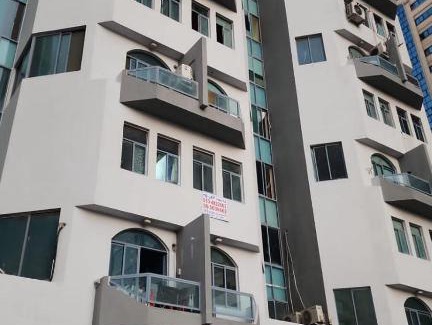 Al Majaz House | Gulf building in front of al noor mosque
