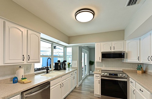 Bradenton Villa | Gulf Coast Retreat - Private Pool, BBQ, Pets OK