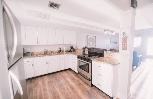 Sunnyside Condo | Gulf front 2BR directly on the beach! Listen to waves from your balcony!