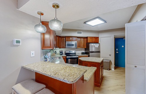 Orange Beach Condo | Gulf front condo w/unobstructed beach views - shared pools, hot tub, & tennis