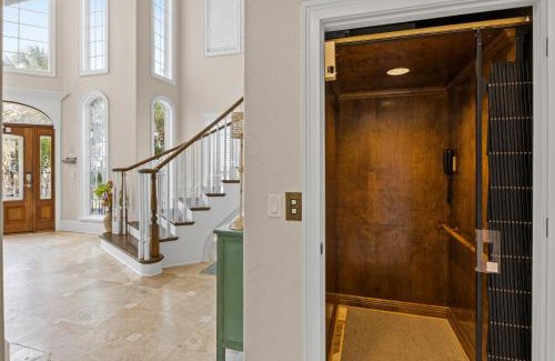 Fort Walton Beach - Destin House | Gulf Front, Pool, Hot Tub- 2 Kitchens - Elevator