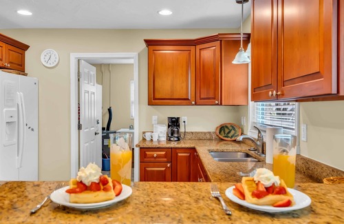 Gulf Gate Estates House | Gulf Gate Dream 2bd 2ba Htd Pool Beaches Shopping