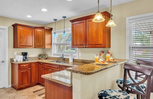 Gulf Gate Estates House | Gulf Gate Dream 2bd 2ba Htd Pool Beaches Shopping