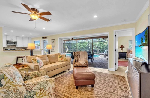 Gulf Gate Estates House | Gulf Gate Getaway – 2BR/2BA w/Heated Pool