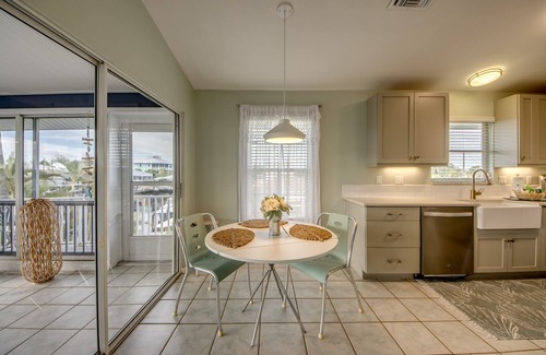 Matlacha Apartment | Gulf Hidden Jewel POOL Kayak bikes fish from dock