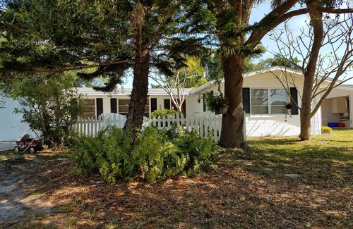 Venice Gardens Cottage | Gulf of Mexico is only 4 miles from our Old-Florida 1-bedroom Humble Home