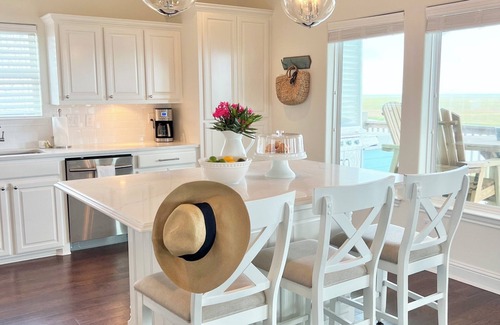 Galveston House | Gulf Pelican Villa - OCEANFRONT Luxury Oasis - Fully Fenced & Pet Friendly