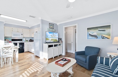 Gulf Shores Condo | Gulf Shores Condo- Just a few steps to the beach