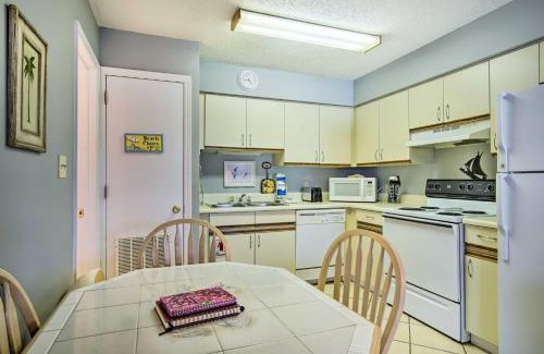 Gulf Shores Apartment | Gulf Shores Condo with Pool Access Steps to Beach!