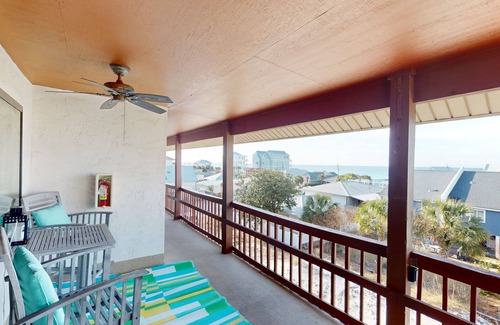 Holiday Beach Condo | Gulf-view 2-story condo near the beach with porch, streaming, W/D, & central AC