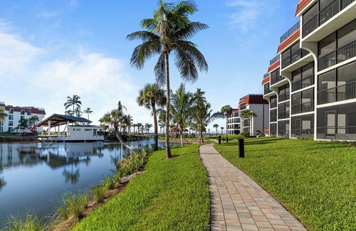 Sanibel Condo | Gulf-View Comfort Awaits: Stylish 2BR Beachfront Condo at Pointe Santo