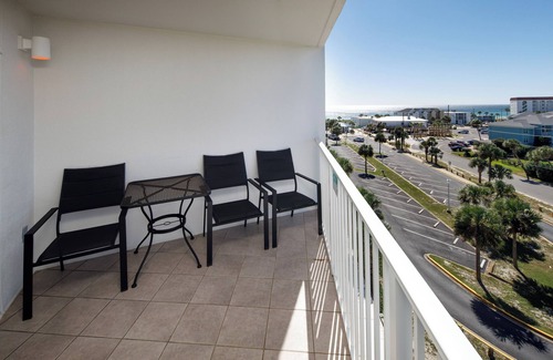 Fort Walton Beach Apartment | Gulf View Island Studio w/Restaurant Nearby