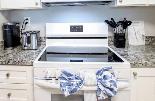 Gulfport Apartment | Gulfport Landing #2: Spacious 1/1 Apartment