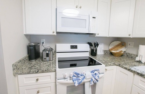 Gulfport Apartment | Gulfport Landing #2: Spacious 1/1 Apartment