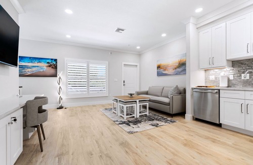 Central Sarasota Apartment | Gulfside Sarasota Retreat – Beach Close By