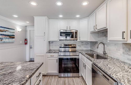 Corpus Christi Condo | Gulfstream Condos Unit 111 | Pool & Hot Tub | Beachfront Patio