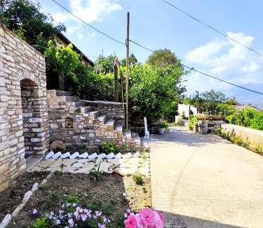 Gjirokaster Bed & Breakfast | Guri Guesthouse