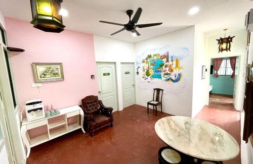 Downtown George Town House | Gurney Treasure - The Vintage Villa by Little Cabin