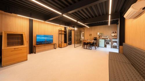 Gwangju House | gwangju chez pompom dokchae poolvilla