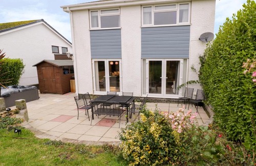 Cemaes Bay House | Gwelfor