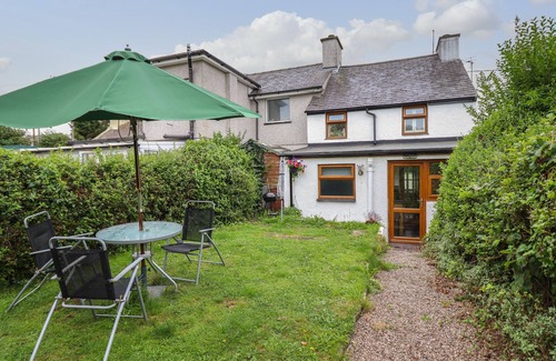Bodorgan Cottage | GWENALLT, pet friendly, character holiday cottage in Malltraeth