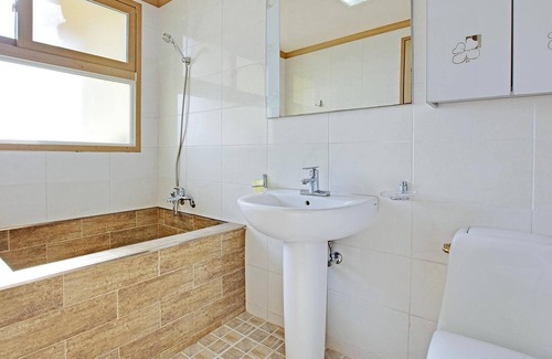 Gyeongju House | Gyeongju B House Pension