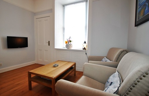 Pittenweem Apartment | Gyles Apartment - harbourfront studio, Pittenweem
