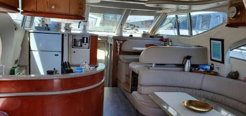 Central Boat Rental | GYPSIES DRIFTER