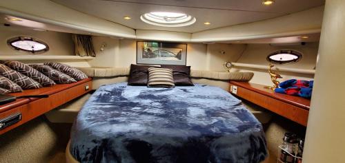 Central Boat Rental | GYPSIES DRIFTER