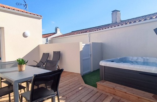 Les Sables d'Olonne Ski Chalet | Héron- Maison avec jacuzzi privatif 4pers