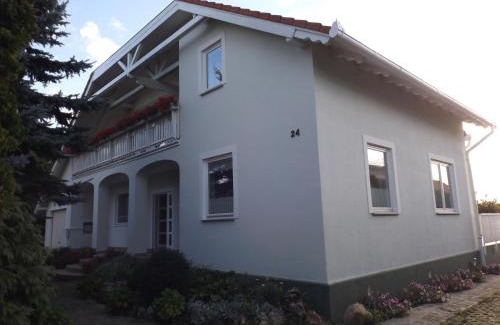 Heviz House | Hévízi fecskefészek