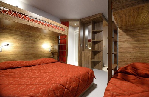 Chasseneuil-du-Poitou Hotel | Hôtel du Parc Pirates